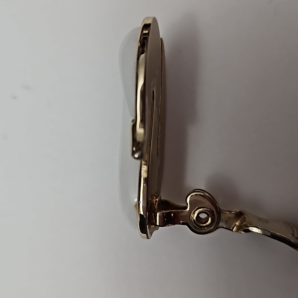 Vintage Monet White Gold Tone Clip On Earrings Signed Rare - Picture 12 of 12